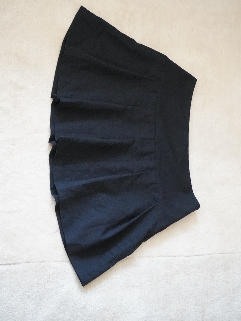 H&M Pleated Black Skirt